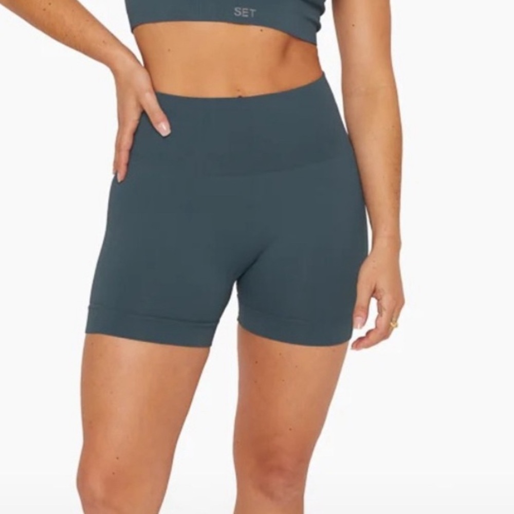 SET ACTIVE BIKE SHORTS NWOT